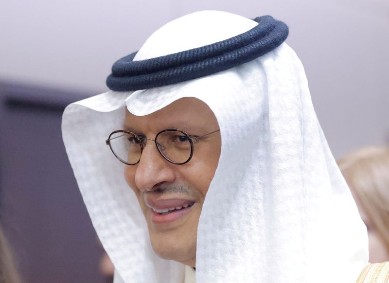 &copy; Reuters. サウジアラビアのアブドルアジズ・エネルギー相は、石油輸出国機構（ＯＰＥＣ）とロシアなど非加盟産油国で構成する「ＯＰＥＣプラス」には、課題に対応するためのコミットメント、柔