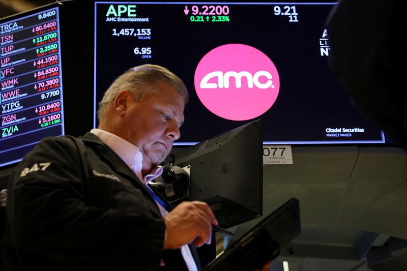 © Reuters. Operadores trabalham no salão da Bolsa de Valores de Nova York
22/08/2022
REUTERS/Brendan McDermid