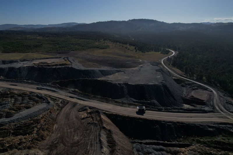 &copy; Reuters. FILE PHOTO: The edge of Glencore's Mount Owen coal mine and adjacent rehabilitated land are pictured in Ravensworth, Australia, June 21, 2022. Picture taken June 21, 2022. Picture taken with a drone.  REUTERS/Loren Elliott