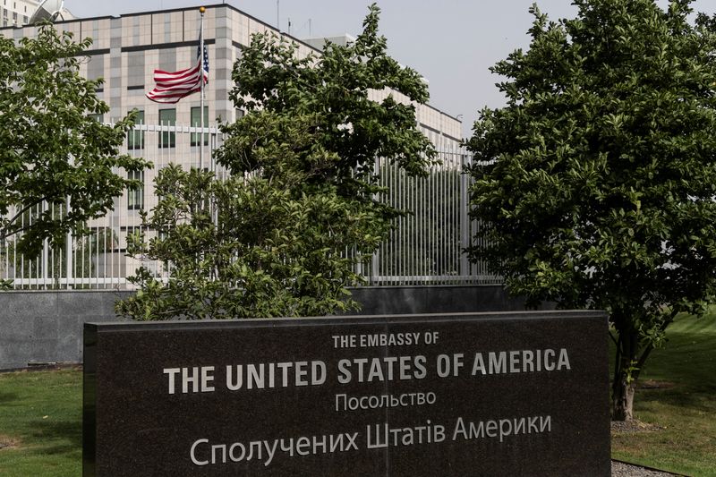 &copy; Reuters. السفارة الأمريكية في كييف من الخارج في  الثاللث من أغسطس آب 2022. رويترز