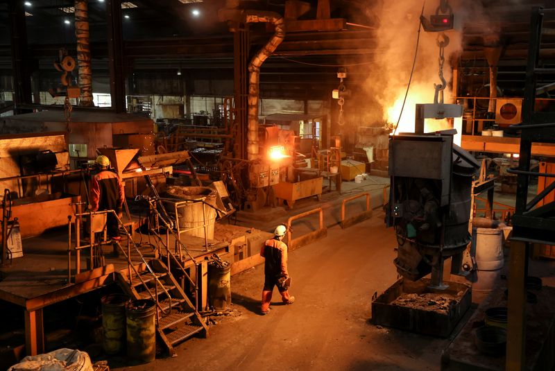 &copy; Reuters. FILE PHOTO: A worker walks past a crucible containing molten metal at the United Cast Bar Group's foundry in Chesterfield, Britain, April 12, 2022. REUTERS/Phil Noble