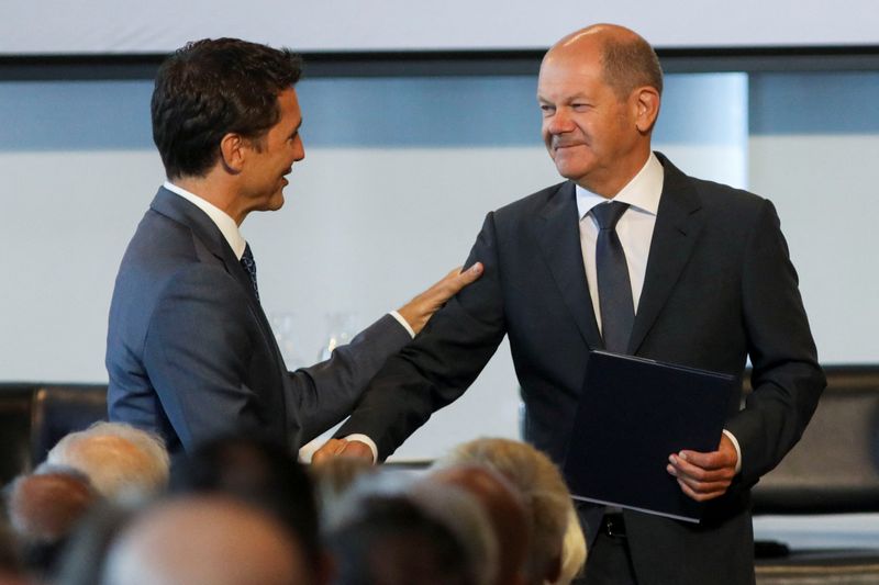 &copy; Reuters. Canada's Prime Minister Justin Trudeau and Germany's Chancellor Olaf Scholz attend the Canada-Germany Business Forum, in Toronto, Canada, August 23, 2022. REUTERS/Carlos Osorio