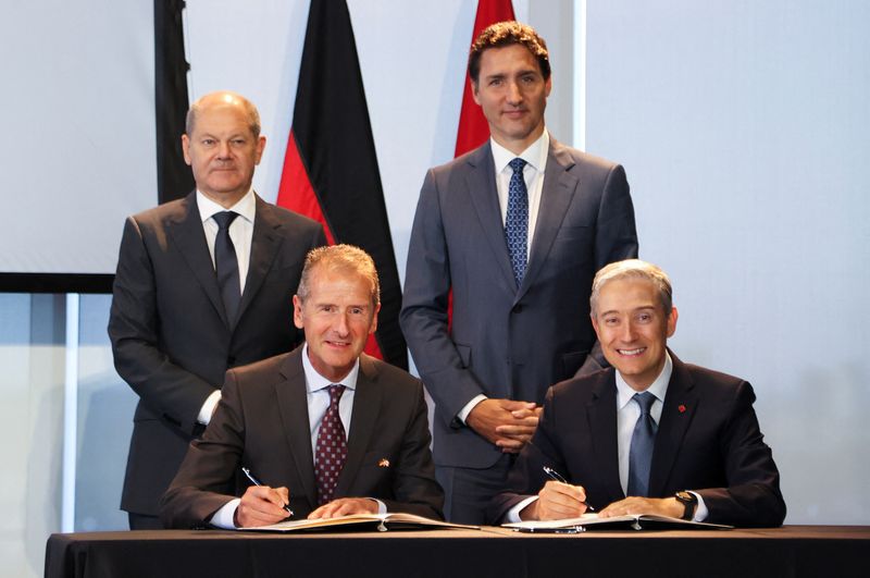 VW, Mercedes sign MoUs with Canada to cooperate on battery development