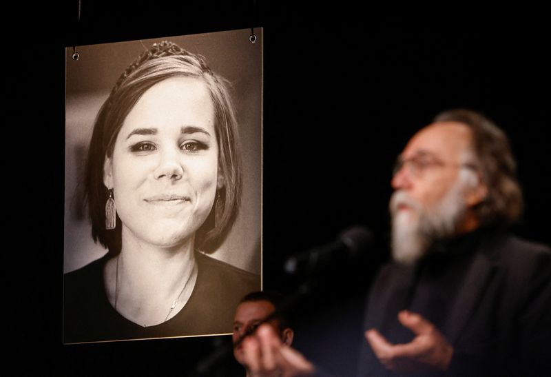 &copy; Reuters. Velório de Darya Dugina em Moscou com discurso do pai, Alexander Dugin             23/8/2022   REUTERS/Maxim Shemetov