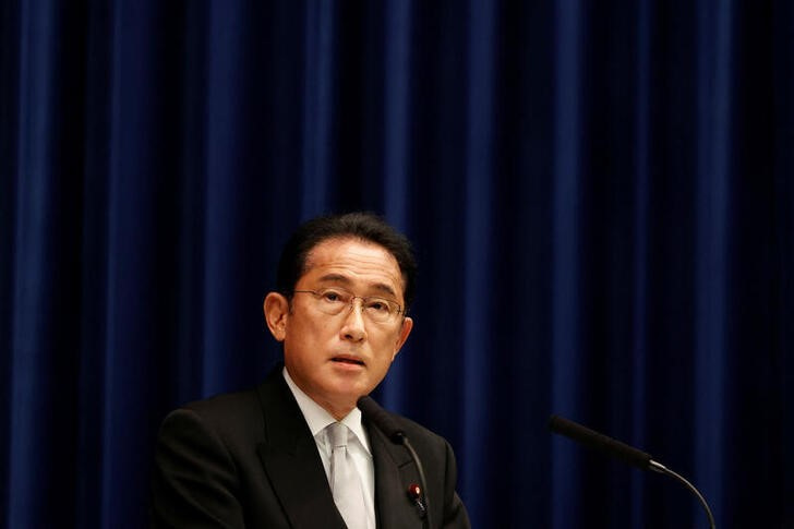 &copy; Reuters. 　８月２４日、岸田文雄首相（写真）は、オンライン形式で行った記者会見で、日本への入国における水際対策をさらに緩和するとし、ワクチンを３回接種済みの入国者について９月７日か