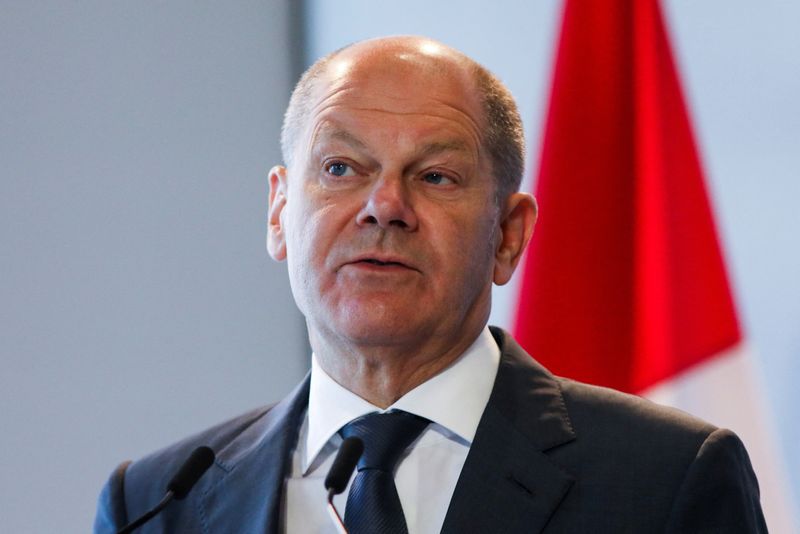 &copy; Reuters. L'Allemagne espère que le gaz naturel liquéfié (GNL) canadien va l'aider à se détourner des importations de gaz russe, a déclaré mardi Olaf Scholz, au dernier jour d'une visite officielle au Canada durant laquelle Ottawa a minimisé la viabilité 