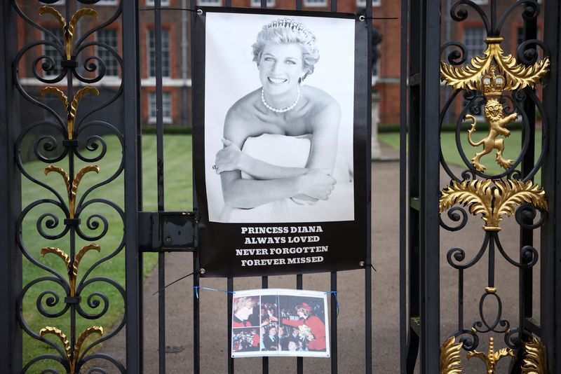 Twenty-five years since Paris death, Princess Diana still captivates