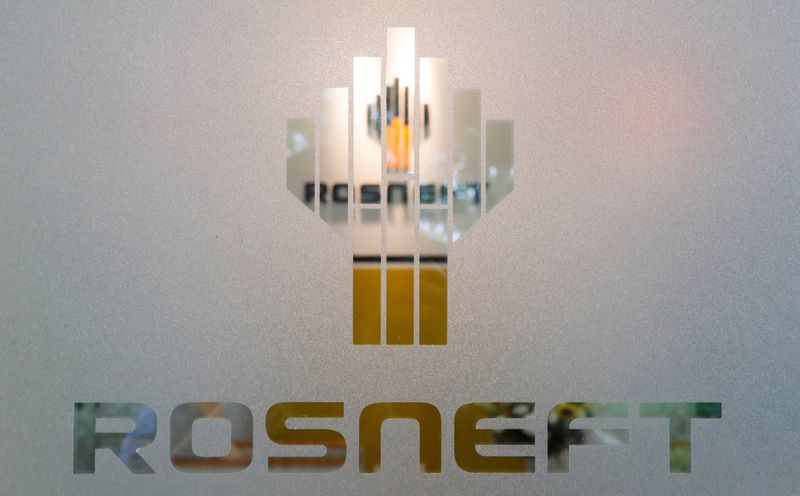 &copy; Reuters. FILE PHOTO: The logo of Russia's oil company Rosneft is pictured at the Rosneft Vietnam office in Ho Chi Minh City, Vietnam April 26, 2018.  REUTERS/Maxim Shemetov/File Photo