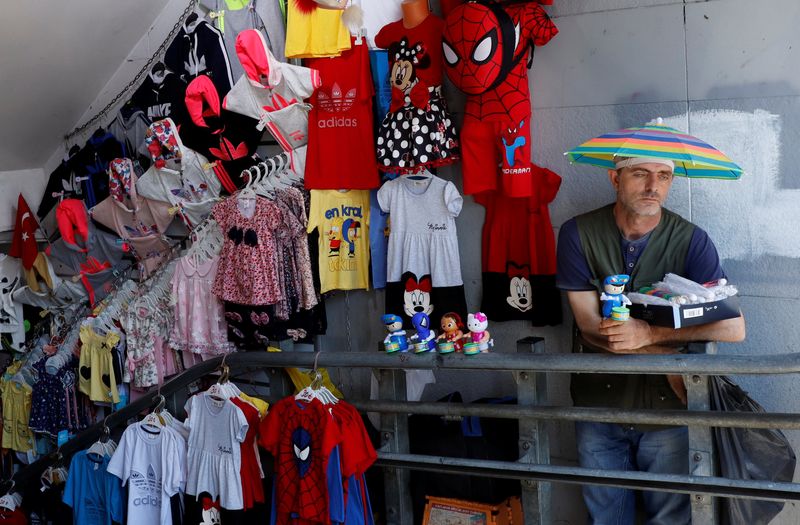 &copy; Reuters. FILE PHOTO: A street vendor sells toys at an underground passage in Istanbul, Turkey, May 31, 2019. REUTERS/Murad Sezer