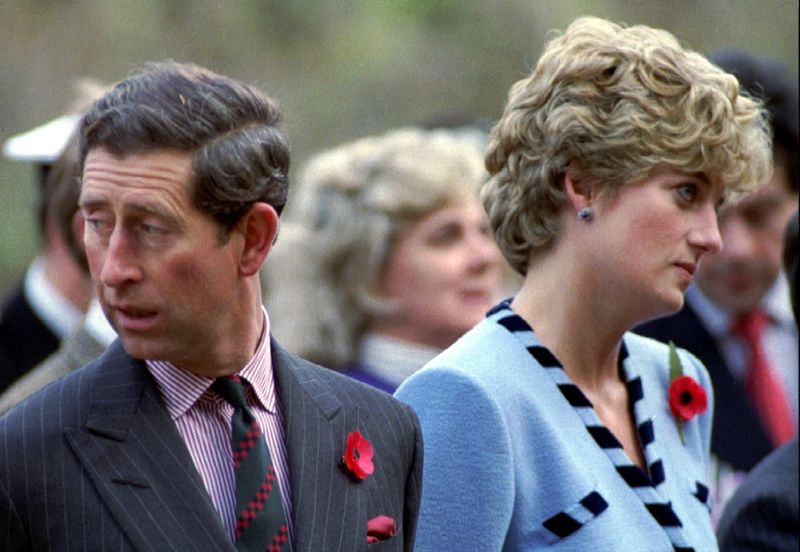 &copy; Reuters. الأميرة ديانا والأمير تشارلز في صورة من أرشيف رويترز.