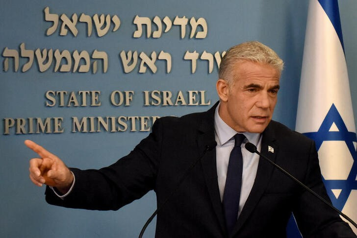&copy; Reuters. El primer ministro israelí, Yair Lapid, ofrece una conferencia de prensa en Jerusalén. 24 agosto 2022. Debbie Hill/Pool vía Reuters