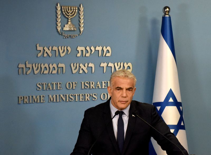 &copy; Reuters. رئيس الوزراء الإسرائيلي يائير لابيد في إفادة أمنية بشأن إيران للصحافة الأجنبية في مكتب رئاسة الوزراء في القدس يوم الأربعاء. صورة لرويترز من