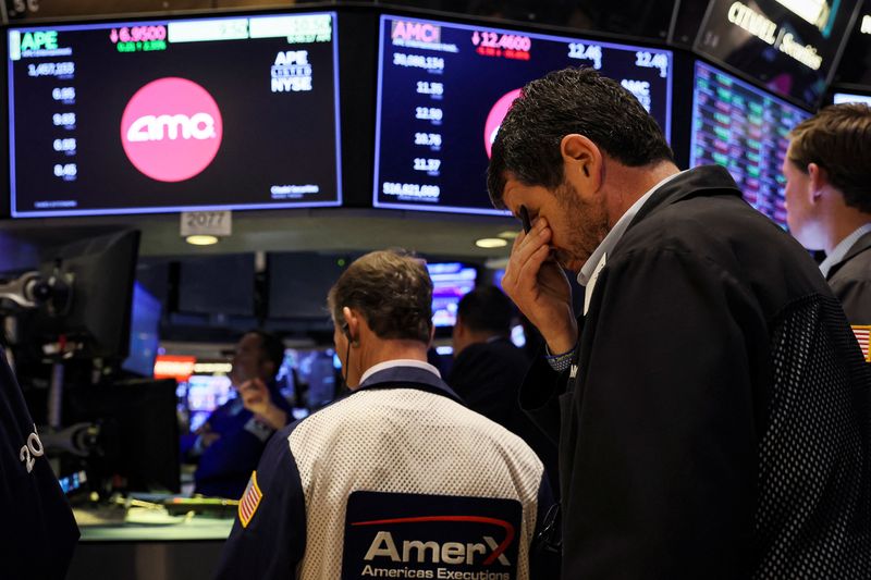 &copy; Reuters. Operadores no pregão da Bolsa de Valores de Nova York (NYSE), EUA, 22 de agosto de 2022. REUTERS/Brendan McDermid