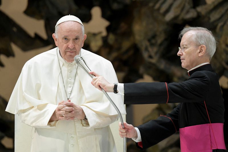 &copy; Reuters. FOTO DE ARCHIVO-Papa Francisco sostiene una audiencia general en el Vaticano 24 de agosto del 2022.   Prensa del Vaticano/Handout via REUTERS 