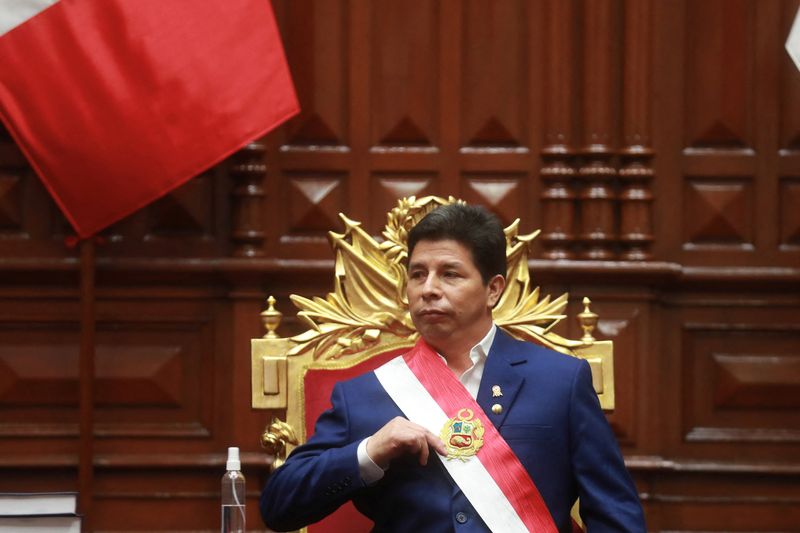 &copy; Reuters. FILE PHOTO: Peru's President Pedro Castillo adjusts the presidential sash after delivering his address to the nation, in Lima, Peru July 28, 2022. Ernesto Arias/Peru Congress/Handout via REUTERS