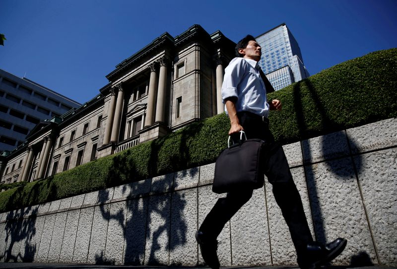 &copy; Reuters. FILE PHOTO: A man runs past the Bank of Japan (BOJ) building in Tokyo, Japan, July 29, 2016.   REUTERS/Kim Kyung-Hoon/File Photo