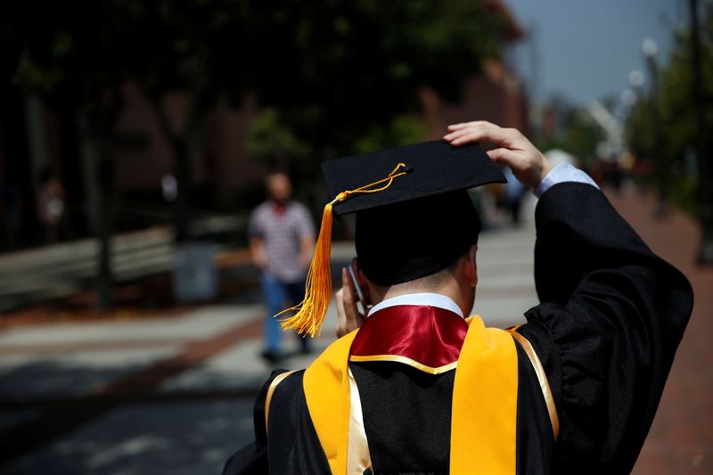 &copy; Reuters. FILE PHOTO - A graduate holds their mortarboard cap after a commencement ceremony at the University of Southern California (USC) in Los Angeles, California, U.S., May 12, 2017. REUTERS/Patrick T. Fallon