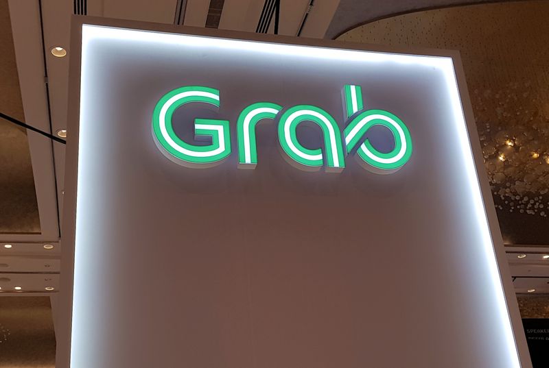 &copy; Reuters. FILE PHOTO: A Grab logo is pictured at the Money 20/20 Asia Fintech Trade Show in Singapore March 21, 2019. REUTERS/Anshuman Daga