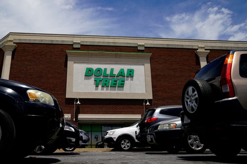 &copy; Reuters. FILE PHOTO: A view of a Dollar Tree store in Washington, U.S., June 1, 2021. REUTERS/Erin Scott/File Photo  GLOBAL BUSINESS WEEK AHEAD