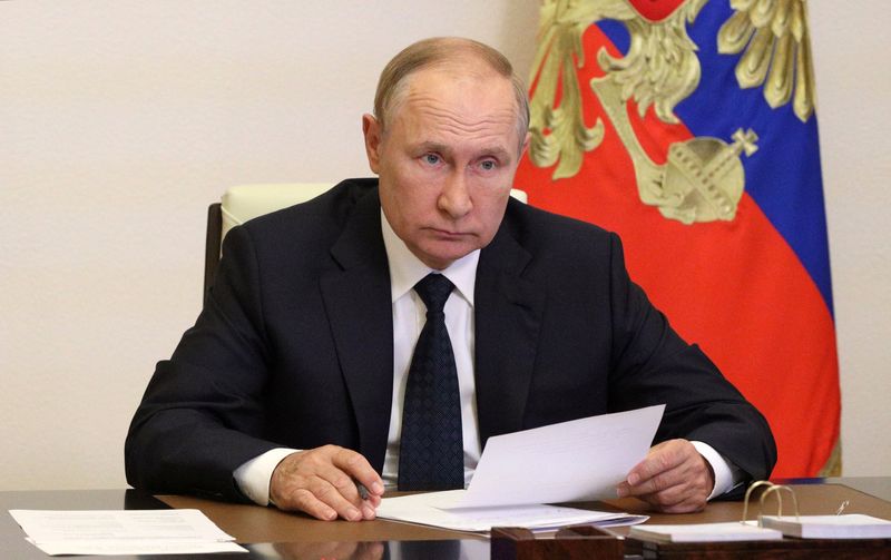 &copy; Reuters. الرئيس الروسي فلاديمير بوتين يشارك في اجتماع في موسكو يوم 24 من أغسطس آب 2022. صورة لرويترز من وكالة سبوتنك للأنباء