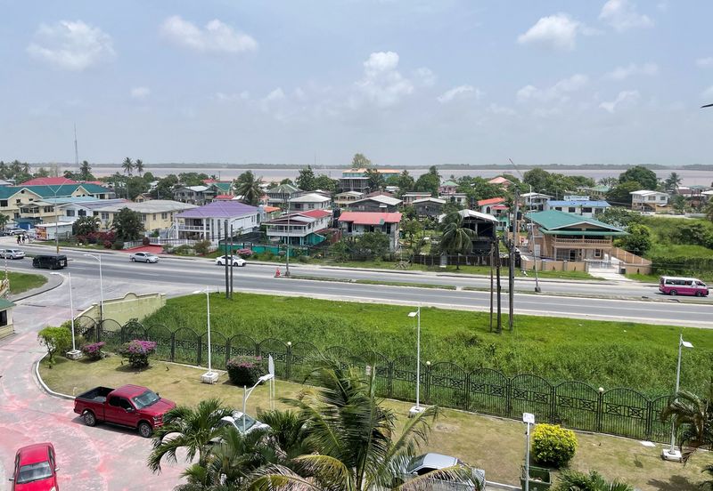 &copy; Reuters. Vista da paisagem urbana perto do rio Demarara, em Georgetown, Guiana, 20 de maio de 2022. REUTERS/Gram Slattery/File Photo
