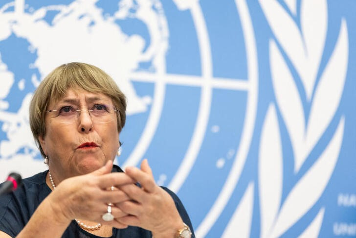 &copy; Reuters. La alta comisionada para los DDHH de la ONU, Michelle Bachelet, habla durante una conferencia de prensa en Ginebra, Suiza. 25 agosto 2022. REUTERS/Pierre Albouy