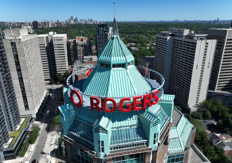 &copy; Reuters. The Rogers Building, the green-topped corporate campus of Canadian media conglomerate Rogers Communications is seen in downtown Toronto, Ontario, Canada July 14, 2022.  REUTERS/Chris Helgren/File Photo