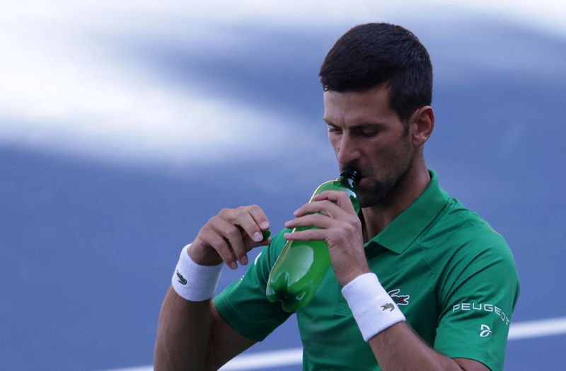 &copy; Reuters. Le Serbe Novak Djokovic a annoncé jeudi qu'il ne serait pas en mesure de se rendre à New York pour participer à l'US Open, le dernier tournoi du Grand Chelem de l'année, faute d'être vacciné contre le COVID-19. /Photo prise le 13 juin 2022/REUTERS/D