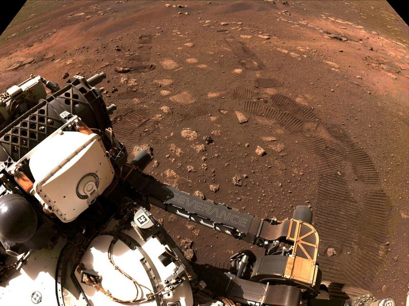 El rover de la NASA que busca rocas revela una sorprendente geología del cráter marciano Reuters