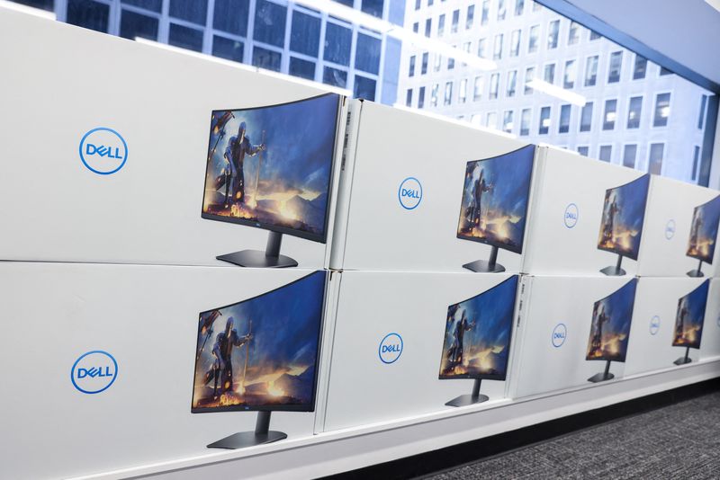 &copy; Reuters. FILE PHOTO: Dell monitors are seen for sale in a store in Manhattan, New York City, U.S., November 24, 2021. REUTERS/Andrew Kelly