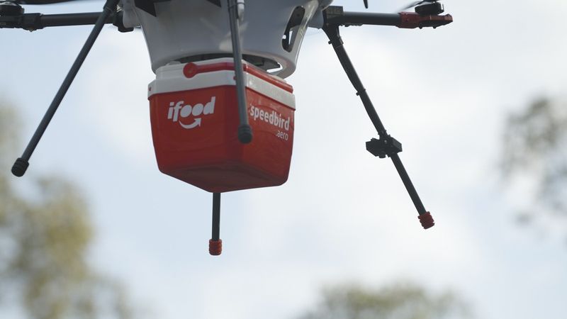 © Reuters. Drone operado pelo iFood para entrega de refeições
Divulgação/REUTERS.