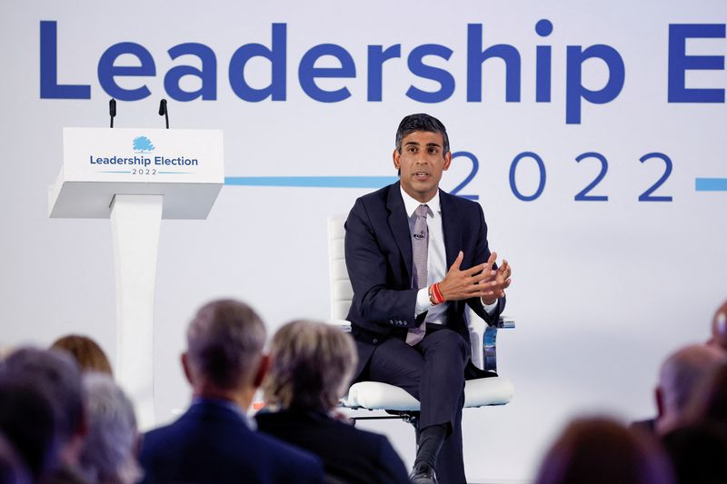 © Reuters. Conservative leadership candidate Rishi Sunak speaks at a hustings event, part of the Conservative party leadership campaign, in Norwich, Britain, August 25, 2022. REUTERS/John Sibley