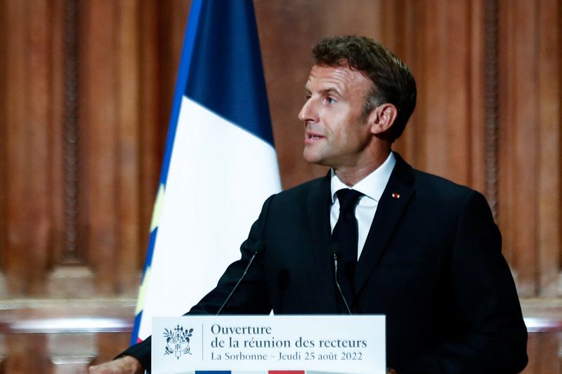 &copy; Reuters. الرئيس الفرنسي إيمانويل ماكرون في باريس في 25 أغسطس آب 2022. صورة لرويترز من ممثل لوكالات الأنباء.