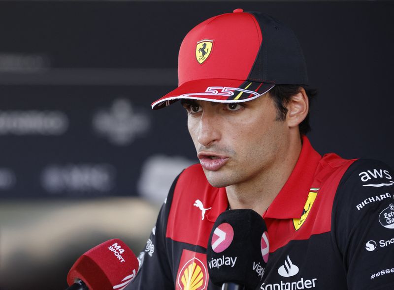 &copy; Reuters. Carlos Sainz Jr., de Ferrari, durante una conferencia de prensa antes del Gran Premio de Bélgica, 25 de agosto de 2022. REUTERS/Johanna Geron