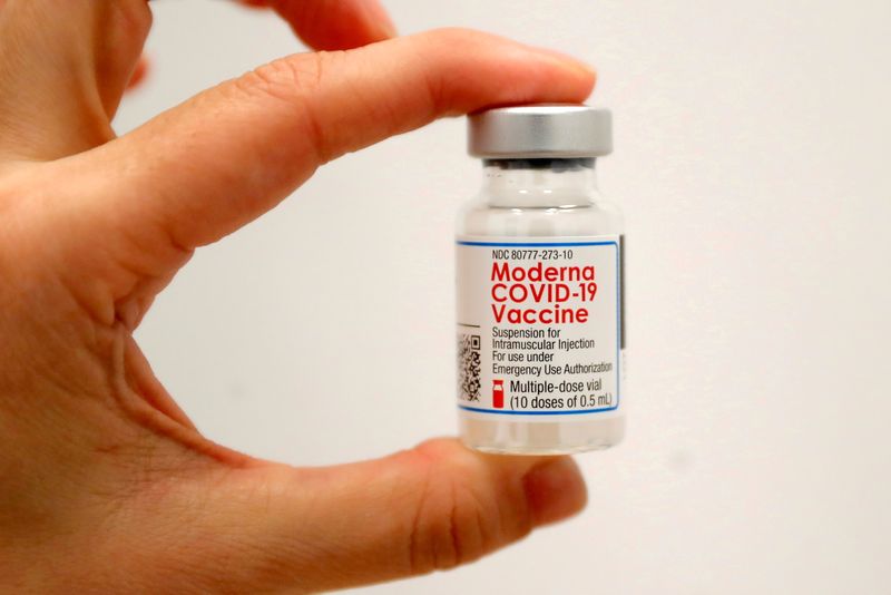 &copy; Reuters. 米バイオ医薬大手のモデルナは２６日、米国で承認された新型コロナウイルスのワクチンを巡り、自社が開発した技術を模倣したとして、米ファイザーと独ビオンテックを提訴すると発表し