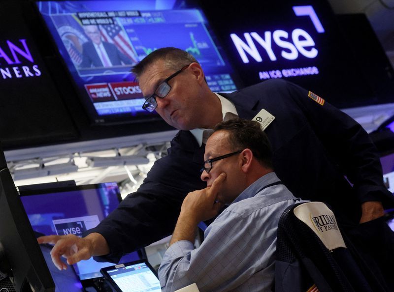 &copy; Reuters. FILE PHOTO: Traders work on the floor of the New York Stock Exchange (NYSE) as a screen shows Federal Reserve Board Chairman Jerome Powell during a news conference following a Fed rate announcement, in New York City, U.S., July 27, 2022. REUTERS/Brendan M