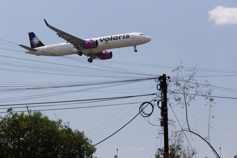 &copy; Reuters. FILE PHOTO: A Volaris airplane prepares to land on the airstrip at Benito Juarez international airport in Mexico City, Mexico, May 9, 2022. REUTERS/Edgard Garrido/File Photo