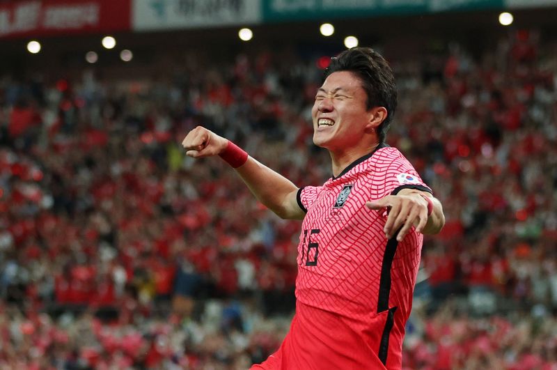 &copy; Reuters. الكوري الجنوبي هوانج أوي-جو لاعب نادي بوردو الفرنسي يحتفل بتسجيل هدف خلال مباراة ودية لمنتخب كوريا الجنوبية في سول يوم 14 يونيو حزيران 2022. تص