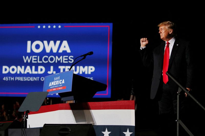 &copy; Reuters. FILE PHOTO: Former U.S. President Donald Trump raises his fist after his speech during a rally at the Iowa States Fairgrounds in Des Moines, Iowa, U.S., October 9, 2021. REUTERS/Rachel Mummey/File Photo
