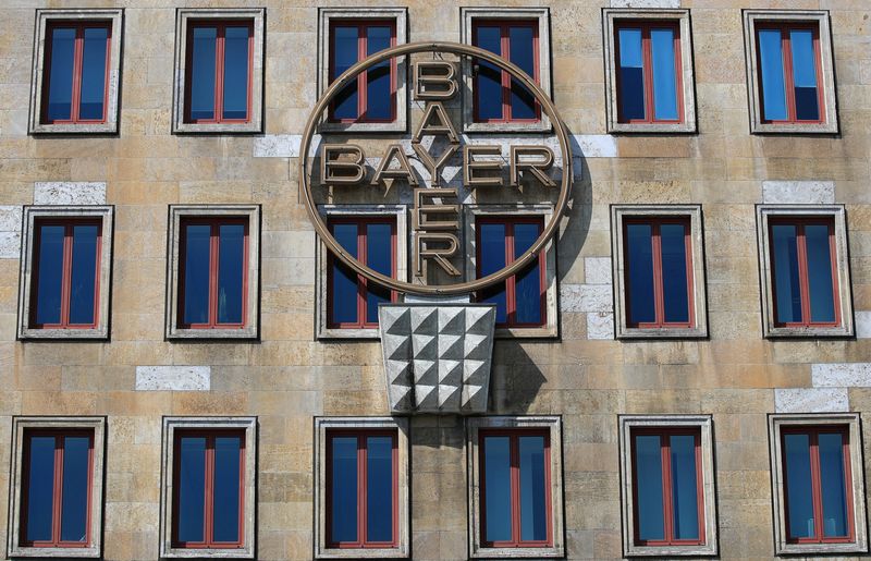 &copy; Reuters. FILE PHOTO: The logo of Bayer AG is pictured on the facade of the historical headquarters of the German pharmaceutical and chemical maker in Leverkusen, Germany, April 27, 2020. REUTERS/Wolfgang Rattay/File Photo