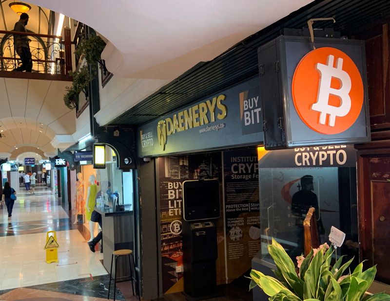 &copy; Reuters. FILE PHOTO: A Daenary’s and Co cryptocurrency ATM booth is pictured in Singapore, after the crypto ATM operator in Singapore said they have ceased crypto trading services on their five crypto ATMs to comply with Monetary Authority of Singapore (MAS)'s n