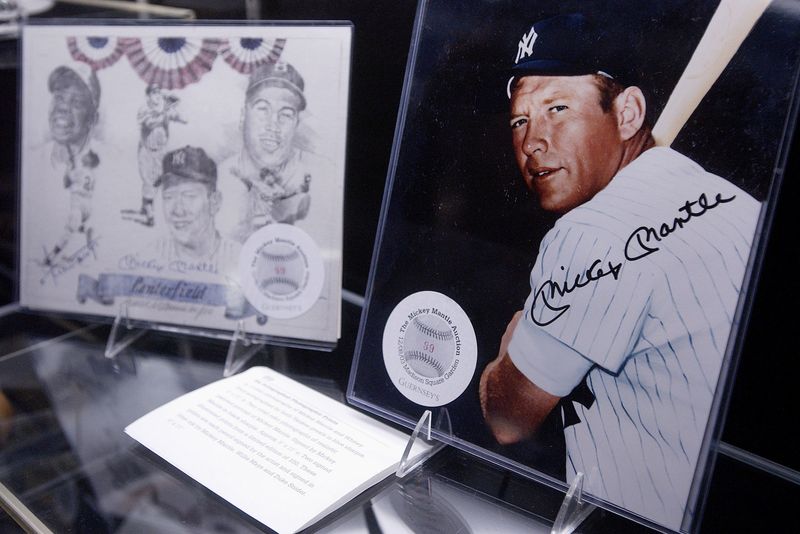 &copy; Reuters. FILE PHOTO: Memorabilia from New York Yankees legend Mickey Mantle is auctioned in
New York on December 8, 2003. REUTERS/Chip East CME/GAC