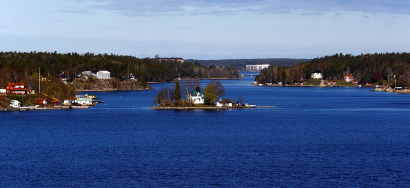 &copy; Reuters. FILE PHOTO: A general view of the archipelago, on the way to Stockholm, in the Baltic sea, Sweden, May 7, 2017. REUTERS/Ints Kalnins