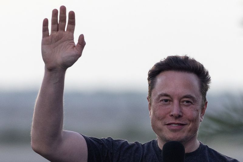 Elon Musk: Focus on releasing self-driving Teslas by year's end