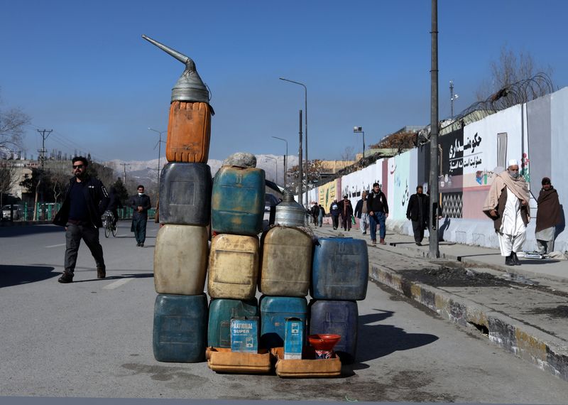 &copy; Reuters. FILE PHOTO: Cans containing gasoline are kept for sale on a road in Kabul, Afghanistan, January 27, 2022. REUTERS/Ali Khara   