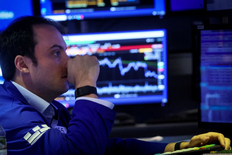 &copy; Reuters. La Bourse de New York a fini en baisse lundi. L'indice Dow Jones a cédé 0,57%. /Photo prise le 29 août 2022/REUTERS/Brendan McDermid