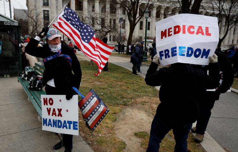 &copy; Reuters. FILE PHOTO: Protestors demonstrate against mandates for the vaccines against the coronavirus disease (COVID-19) as they rally outside the New York State Capitol in Albany, New York, U.S., January 5, 2022. REUTERS/Mike Segar