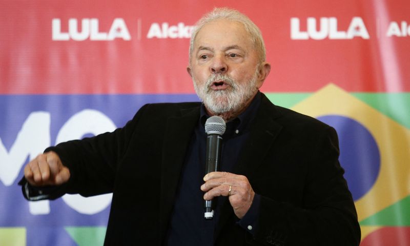 &copy; Reuters. El ex presidente brasileño y actual candidato a la presidencia, Luiz Inacio Lula da Silva, se reúne con representantes del Partido Socialista Europeo en Sao Paulo, Brasil, el 29 de agosto.2022. REUTERS/Carla Carniel