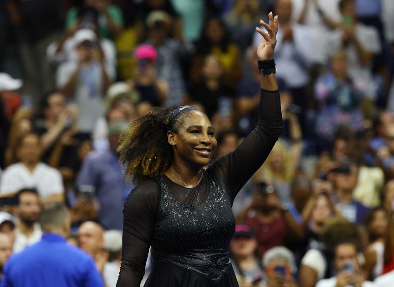 © Reuters. 29 de agosto del 2022 Serena Williams de EEUU celebra su primera ronda contra Danka Kovinic de Montenegro REUTERS/Mike Segar