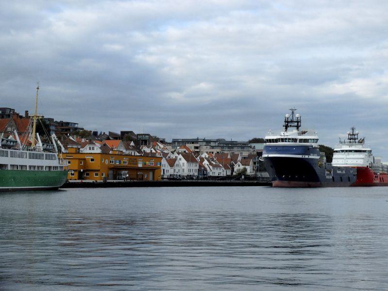 &copy; Reuters. FILE PHOTO: A view over the habour in Stavanger, Norway October 11, 2015.  REUTERS/Stine Jacobsen